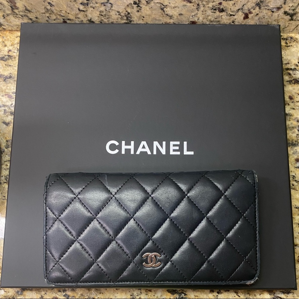 Chanel lambskin yen wallet